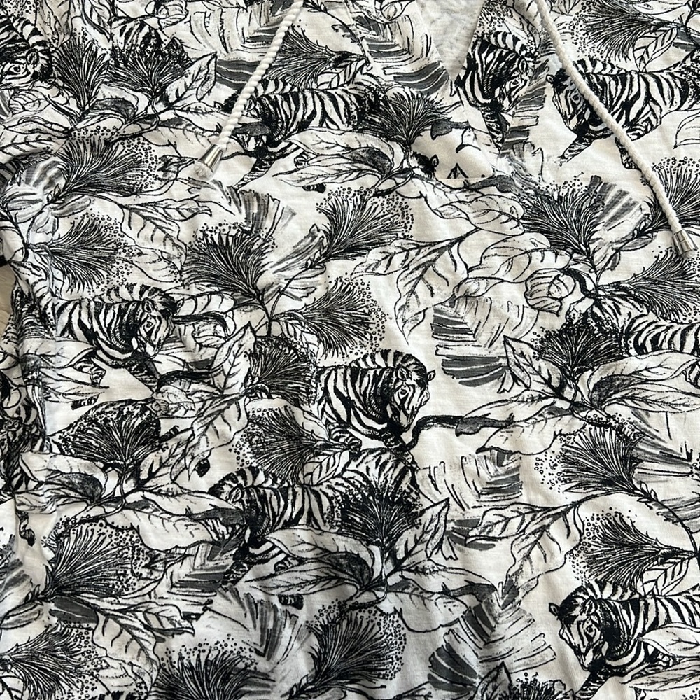 Chico’s Black and White Patterned Top - Picture 2 of 6
